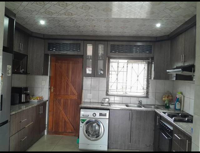 3 BEDROOM HOUSE FOR SALE IN ROSSLYN